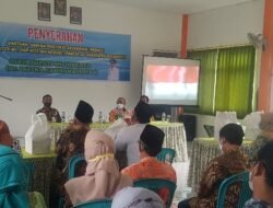 Bupati Mojokerto Berikan Bantuan Sarana Prokes di SMPN 1 Puri