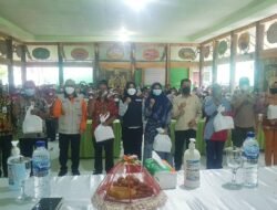 Bupati Mojokerto Berikan Bantuan Sarana Prokes di SMPN 1 Dlanggu