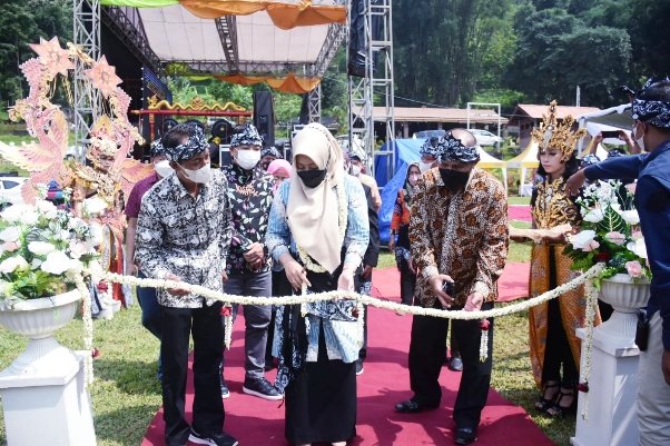 Bupati Mojokerto Resmikan Wisata Sawah Sumber Gempong Desa Ketapanrame