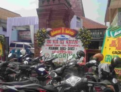 Puluhan Karangan Bunga Banjiri Kantor Desa Brangkal