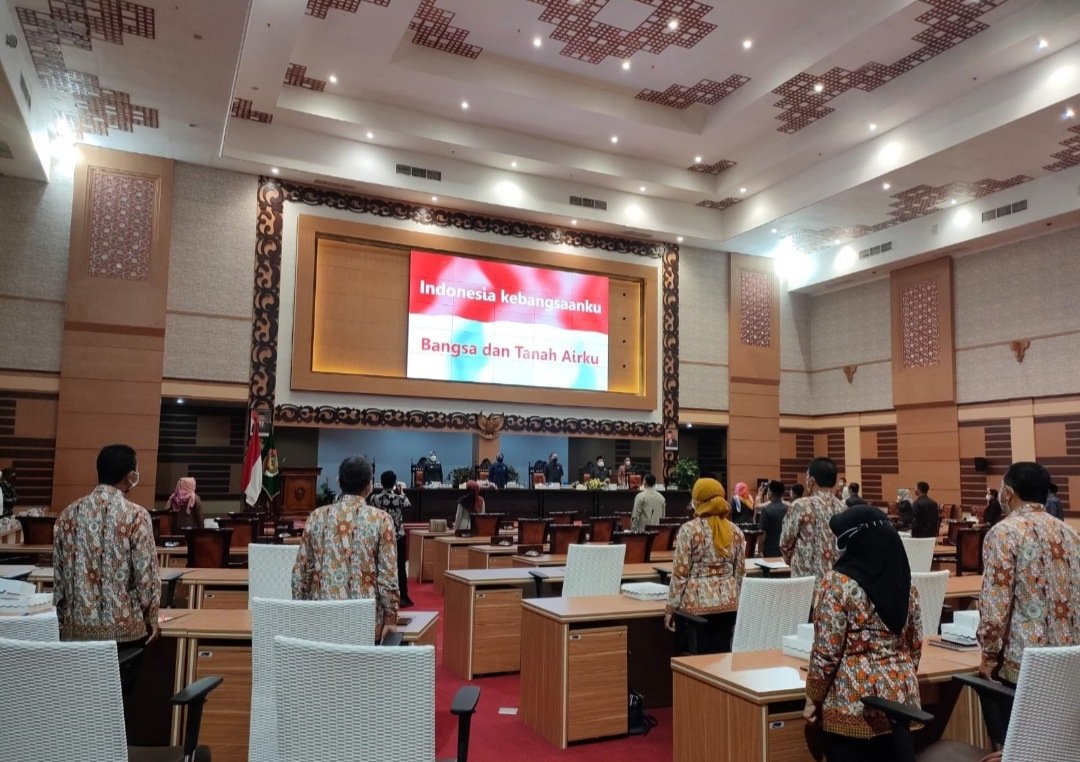 Bupati Mojokerto Sampaikan Pendapat Raperda Perumahan dan Pendidikan