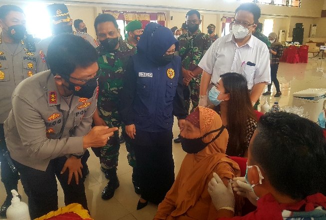 Hari ini, Kapolda Jatim Targetkan 14.000 Vaksinasi