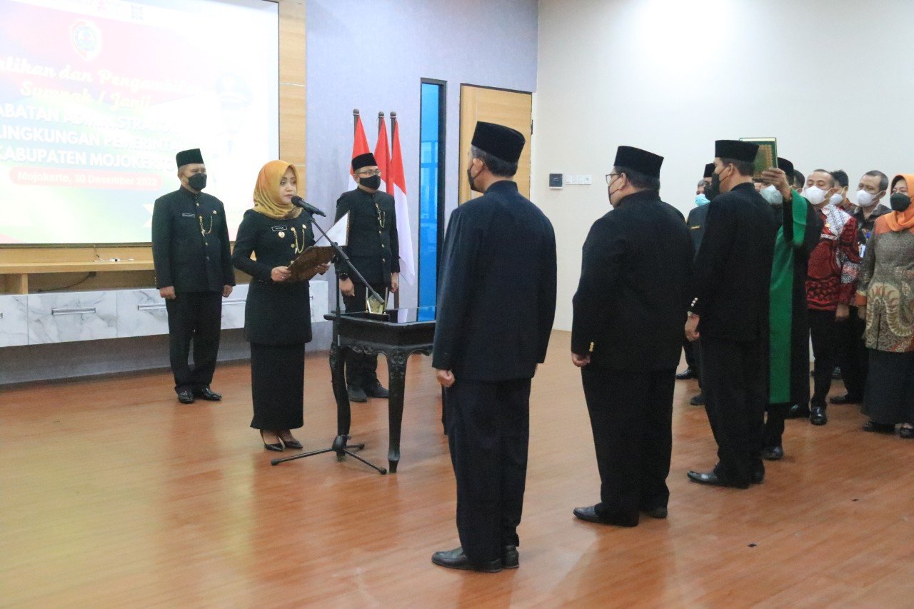 Bupati Ikfina Lantik Direktur RSUD R.A. Basoeni