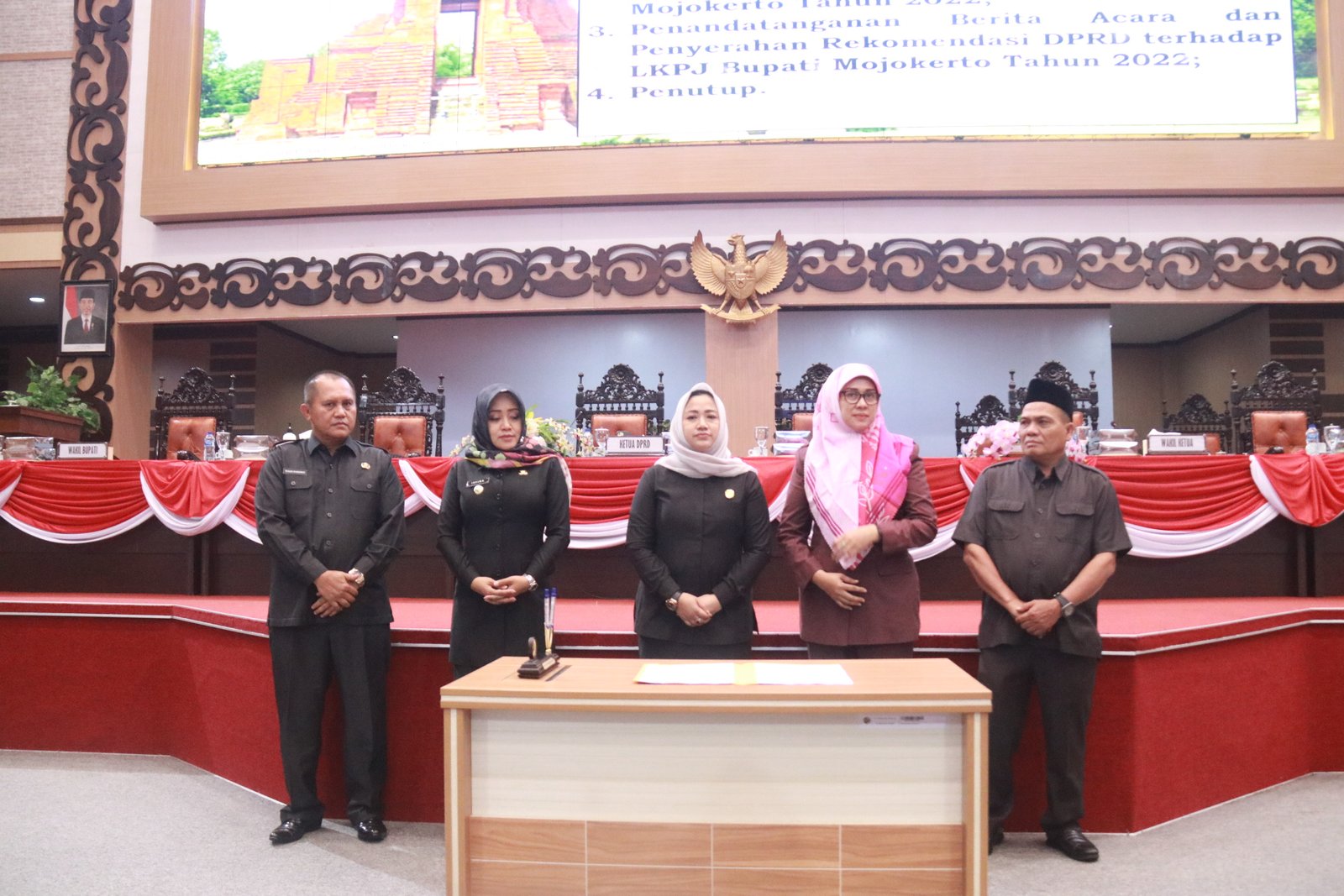 Penyampaian Rekomendasi Terhadap LKPJ 2022, DPRD Kabupaten Mojokerto Dorong Percepatan Pemulihan Ekonomi Hingga Pengurangan Penduduk Miskin