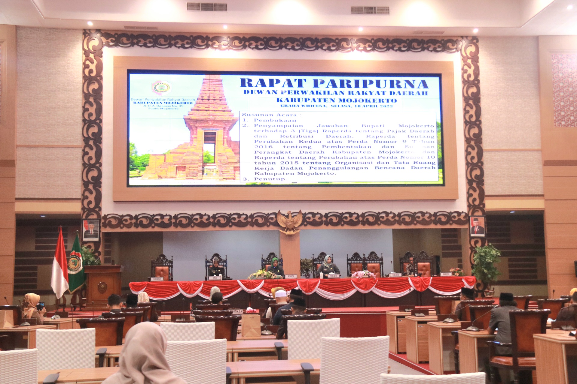 Rapat Paripurna, Bupati Mojokerto Jawab Pandangan Umum Fraksi Terhadap Raperda Pajak Daerah-Raperda Perubahan