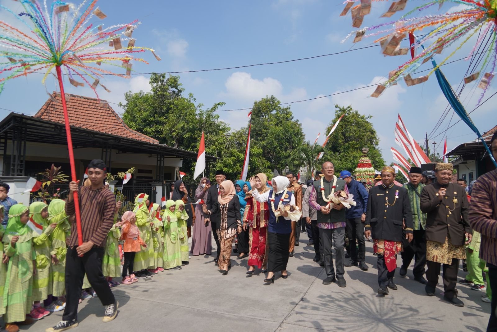 Puncak Peringatan Bulan Bhakti Gotong Royong Masyarakat Ke 21, Bupati Mojokerto Ajak Tiap Desa Lestarikan Gotong Royong