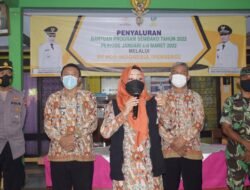 Gandeng PT. Pos Indonesia, Bupati Mojokerto Tinjau Penyaluran Bansos