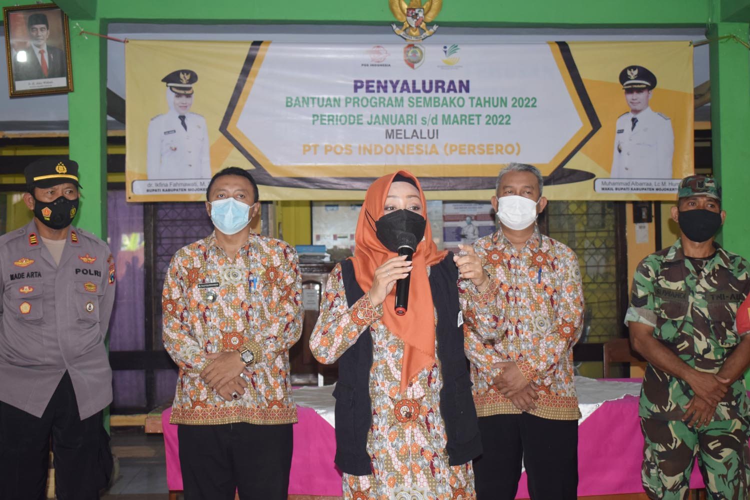 Gandeng PT. Pos Indonesia, Bupati Mojokerto Tinjau Penyaluran Bansos