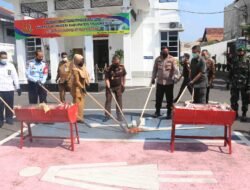Forkopimda Mojokerto Musnahkan Ganja, Sabu, Ekstasi, Uang Palsu, HP, Baju dan Bak Mandi