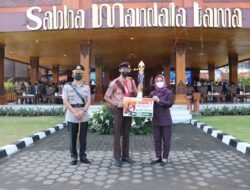 Hardiknas, Ning Ita Serahkan Penghargaan untuk Juara Lomba Patrol