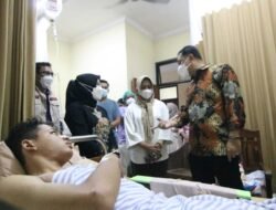 Ringan Tangan Saat Ada Laka di Tol Sumo, Cak Eri Apresiasi Ning Ita