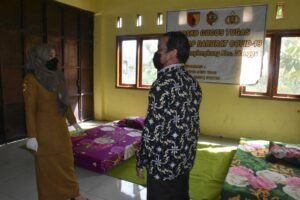 Bupati Pantau Vaksinasi Covid-19 di Balai Desa Kedunglengkong dan Puskesmas Pacet