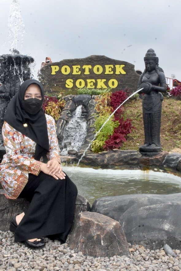 Bupati Ikfina Launching Wisata Poetoek Soeko Trawas
