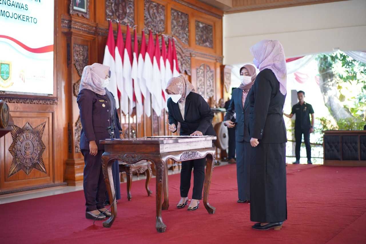 Ning Ita Lantik 7 Pejabat, Tekankan Pentingnya Amanah dan Adaptif