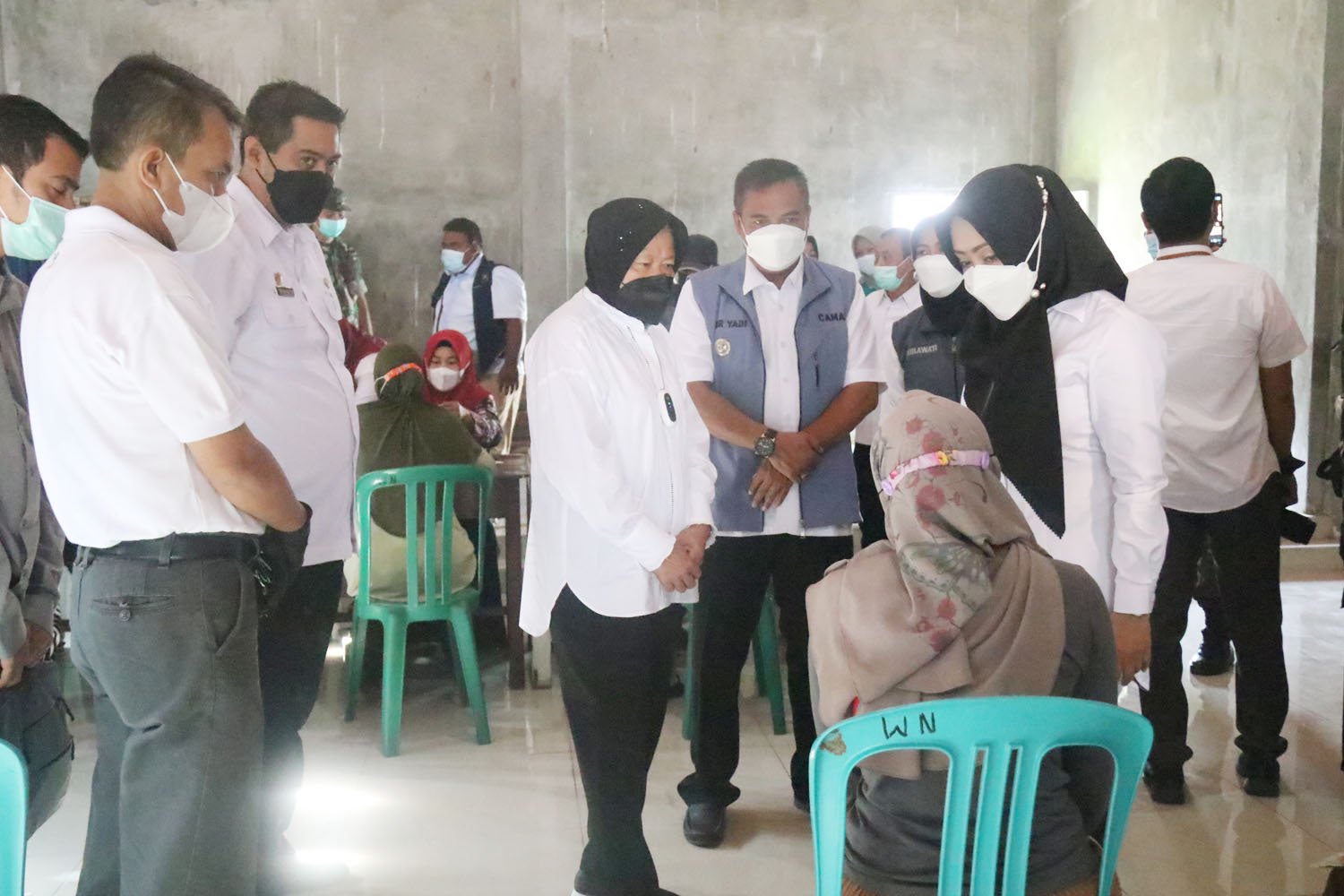 Risma Tinjau Langsung Penyaluran Bantuan di Mojokerto, Ini Jadwal Lengkapnya