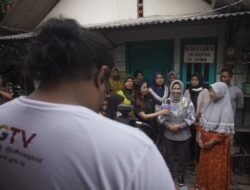 Ning Ita Bagikan Smart TV 32 inch di 18 Kelurahan se-Kota Mojokerto