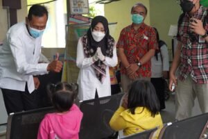 Bupati Ikfina Kunjungi Puskesmas Modopuro dan Gedung Diklat Terusan
