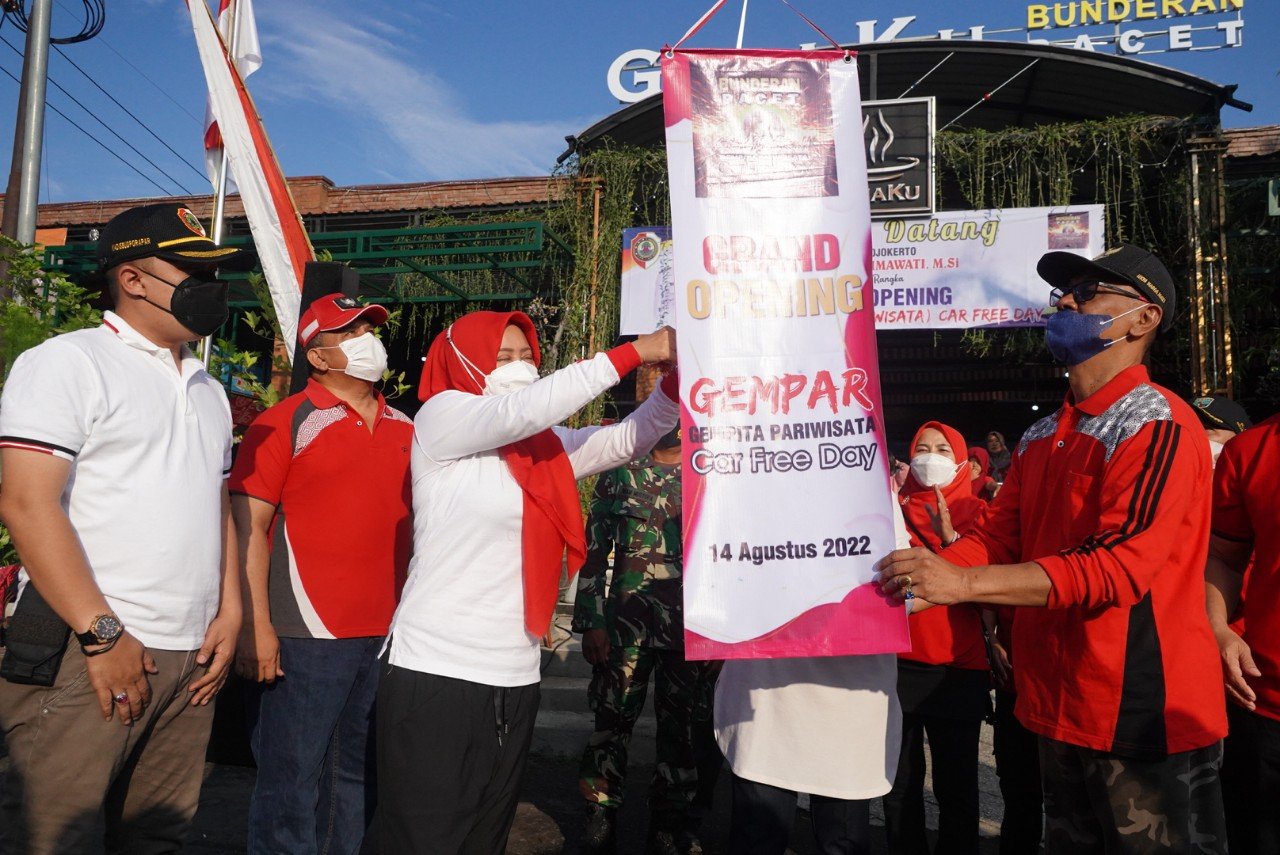 Grand Opening CFD Bunderan Pacet, Bupati Mojokerto Berharap Desa Pacet Semakin Berkembang