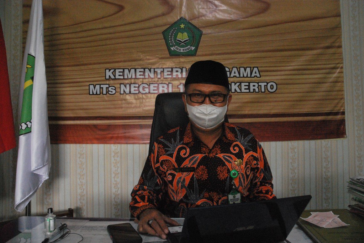 MTsN 1 Mojokerto Peduli Pesantren dan Pasien Isoman