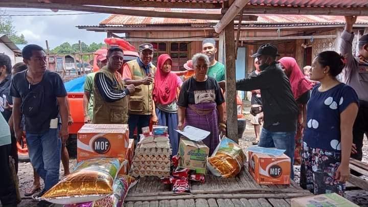 Pemkab Sikka Salurkan Bantuan Untuk Korban Bencana