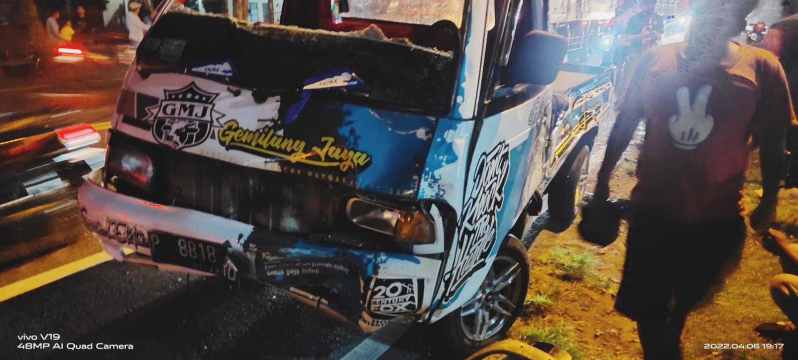 Hindari Tabrakan dengan Truk, Pikap Banting Setir dan Tabrak 4 Motor di Mojokerto