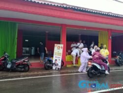 Bagikan Takjil di Magersari, Ketua DPC Gerindra Kota Mojokerto Berharap Jabatan Wawali Segera Terisi