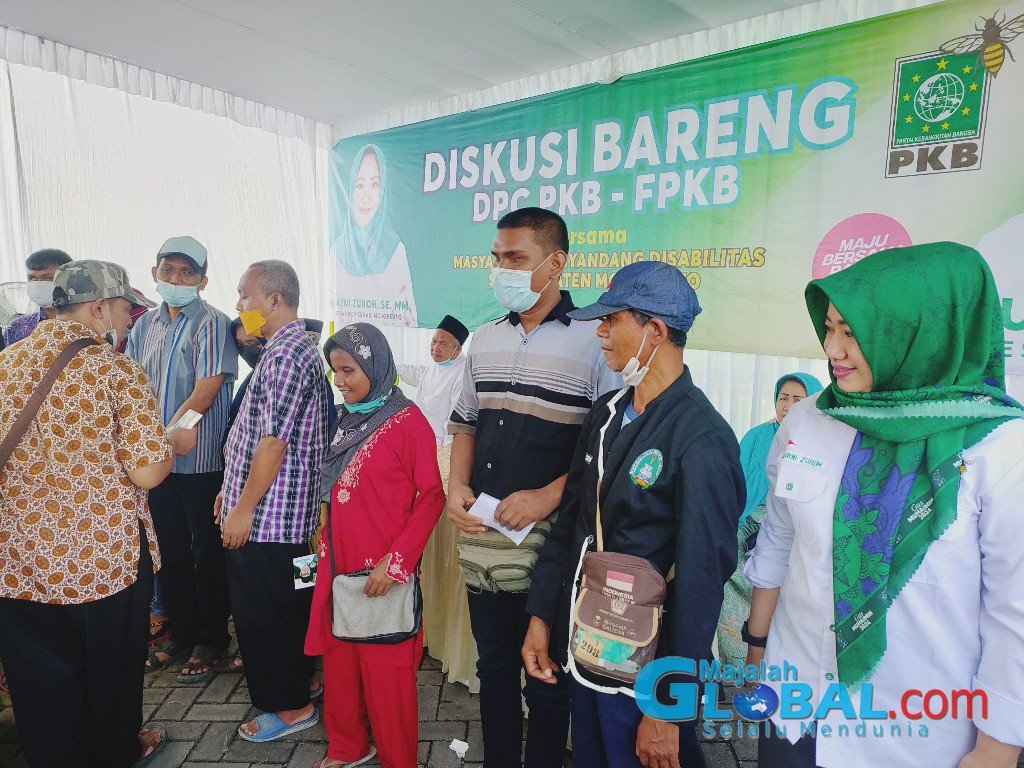 Peduli Disabilitas Mojokerto, Gus Muhaimin Bagikan Zakat Mal
