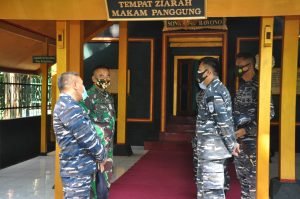 Danrem 082/CPYJ Dampingi Pangkoarmada II Kunjungi Pendopo Agung Trowulan