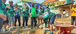 Dandim 0815 Lakukan Peletakan Batu Pertama Pembangunan Asrama Ponpes Al-Khodijah