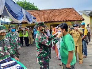 Putus penyebaran Covid-19, Danrem 082/CPYJ Bagikan Ribuan Masker