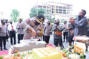 Pangdam II Sriwijaya Berikan Kejutan di hari Ulang Tahun Kapolda Sumsel