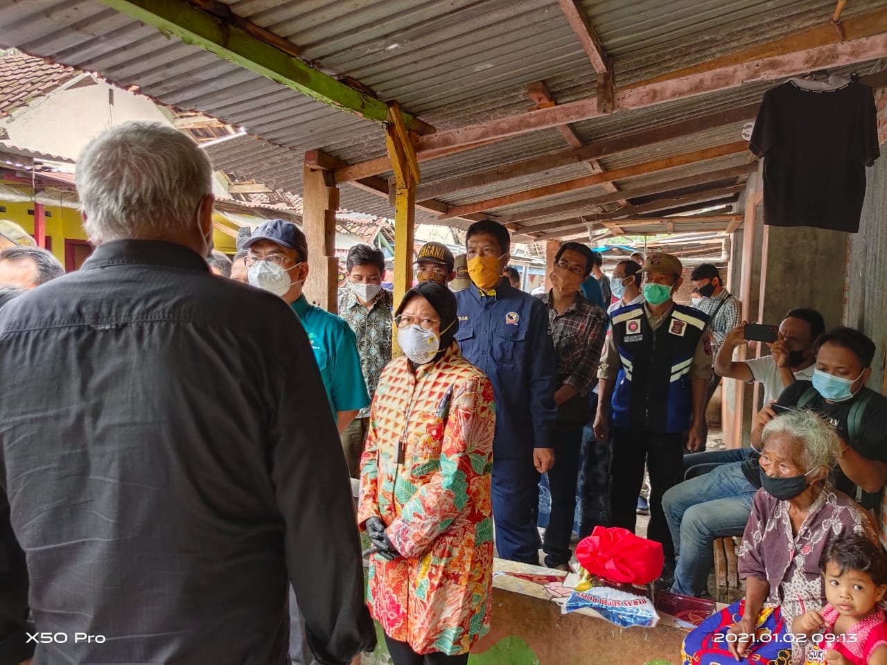 Risma Berikan Bansos dan Berdayakan UMKM Eks Lokalisasi Mojokerto