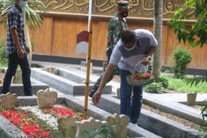 Danrem 082/CPYJ Dampingi KasdamV/Brw Kunjungi Ponpes dan Panti Asuhan di Jombang