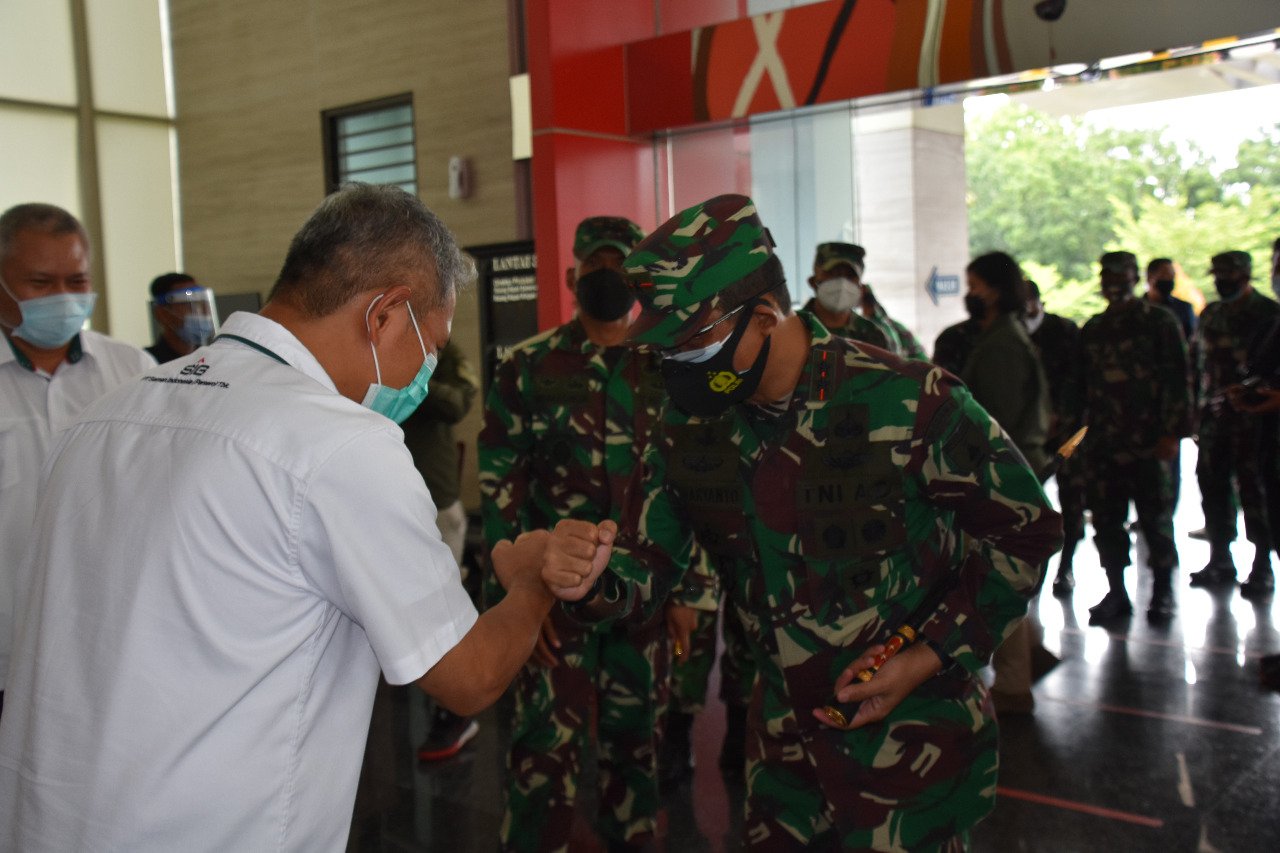 Danrem 082/CPYJ Dampingi Pangdam V/Brawijaya dalam Kunjungan Kerja ke PT. Semen Indonesia
