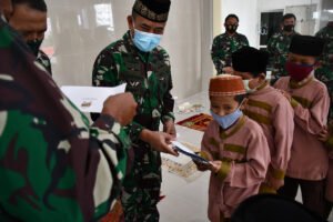 Danrem 082/CPYJ Beri Santunan kepada Anak Yatim