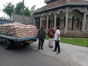 Danrem 082/CPYJ Bantu 300 Sak Semen untuk Panti Asuhan Al Hasan Jombang