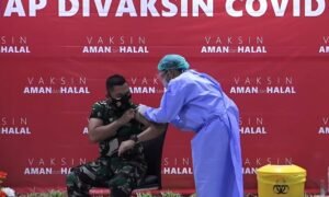 Sinergi TNI-Polri Di Mojokerto Raya Kawal Vaksinasi, Dandim 0815/Mojokerto Divaksin Perdana