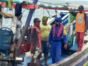 Sat Polairud Polres Gresik Tangkap Tiga Kapal Beserta ABK Pemakai Jaring Trawl