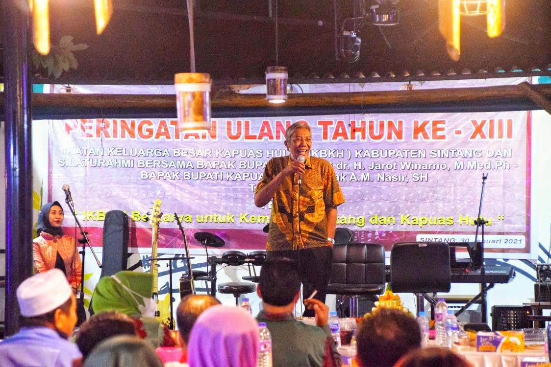 Kembali Bupati Sintang dan Bupati Kapuas Hulu Hadiri HUT Ke-XIII IKBKH Kabupaten Sintang