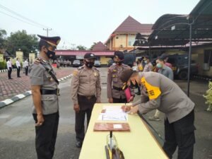 Kapolres Sintang Pimpin Mutasi Dua Kapolsek di Jajarannya