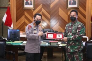 Kapolri Mengunjungi Kepala Staf Angkatan Darat (KSAD)