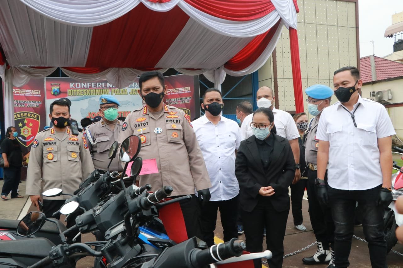 Polda Jatim Sita Ratusan Kendaraan Bodong & Menangkap 5 Pelakunya