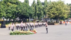 Kapolri Lepas 40.366 Bhabinkamtimas Untuk Antisipasi Penyebaran Covid-19