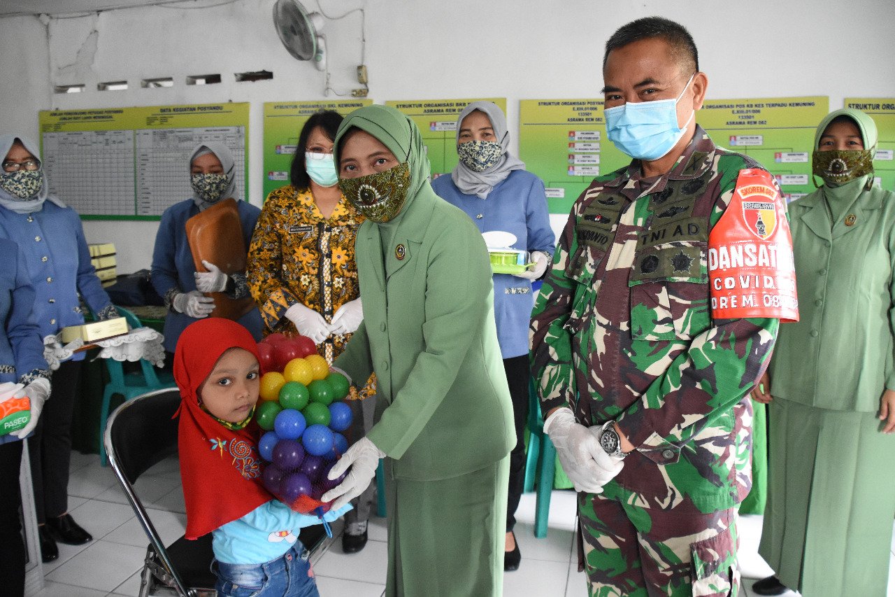 Posyandu Korem 082/CPYJ Berikan Vitamin A pada Balita