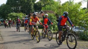 Kapolresta Mojokerto Gowes ke Sungai Selo Malang Sambil Lakukan ini