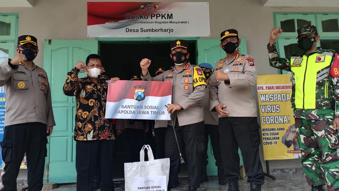 Kapolda Jatim Melakukan Pengecekan Posko PPKM Sumberharjo, Pacitan