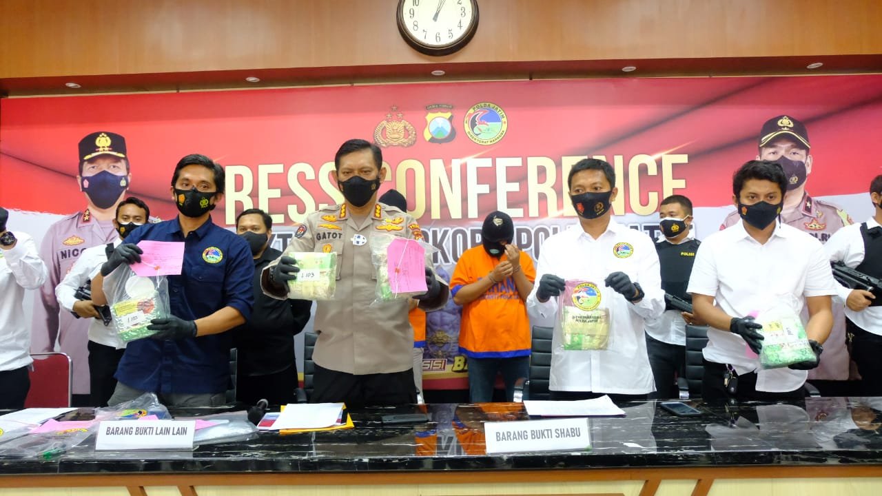 Polda Jatim Amankan 6 Kg Sabu dari Dua Tersangka ini