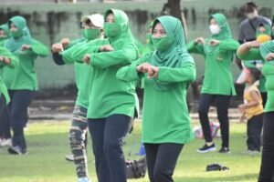Persit Koorcabrem 082 PD V Brawijaya Jaga Kebugaran Melalui Senam Bersama