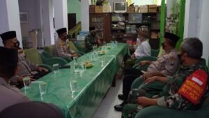 Kapolresta Mojokerto dan Dandim 0815 Bakti Sosial di Ponpes Sabilul Muttaqin