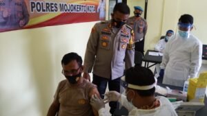 521 Anggota Polresta Mojokerto Divaksin Hari ini